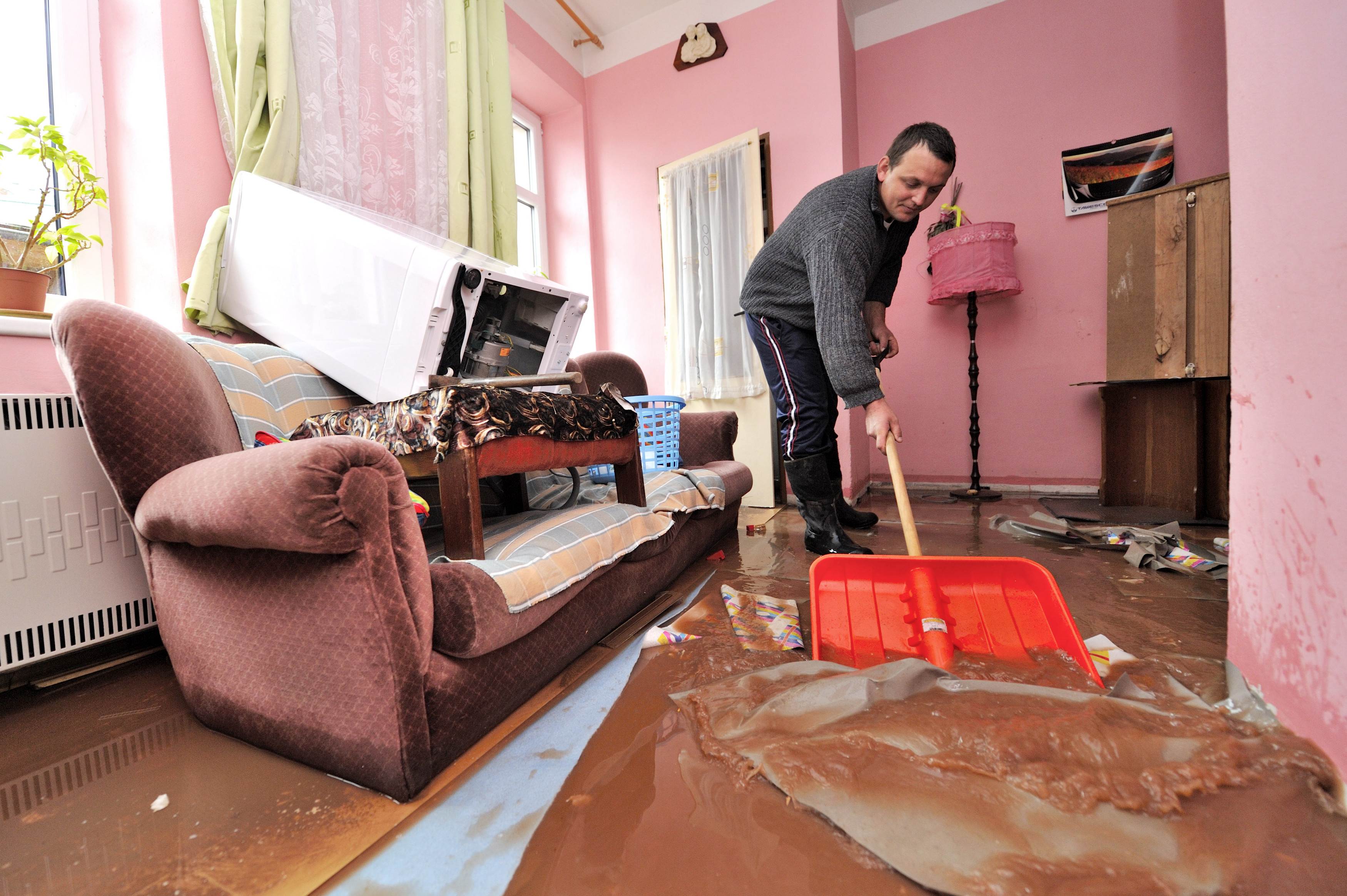 Как оценить материальный ущерб при затоплении квартиры